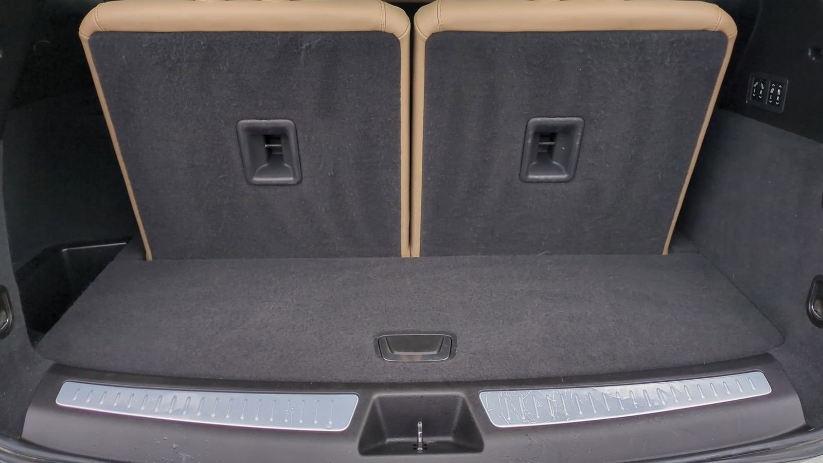 Used 2021 Cadillac XT6 Sport w/ LPO, ONYX Package image 40