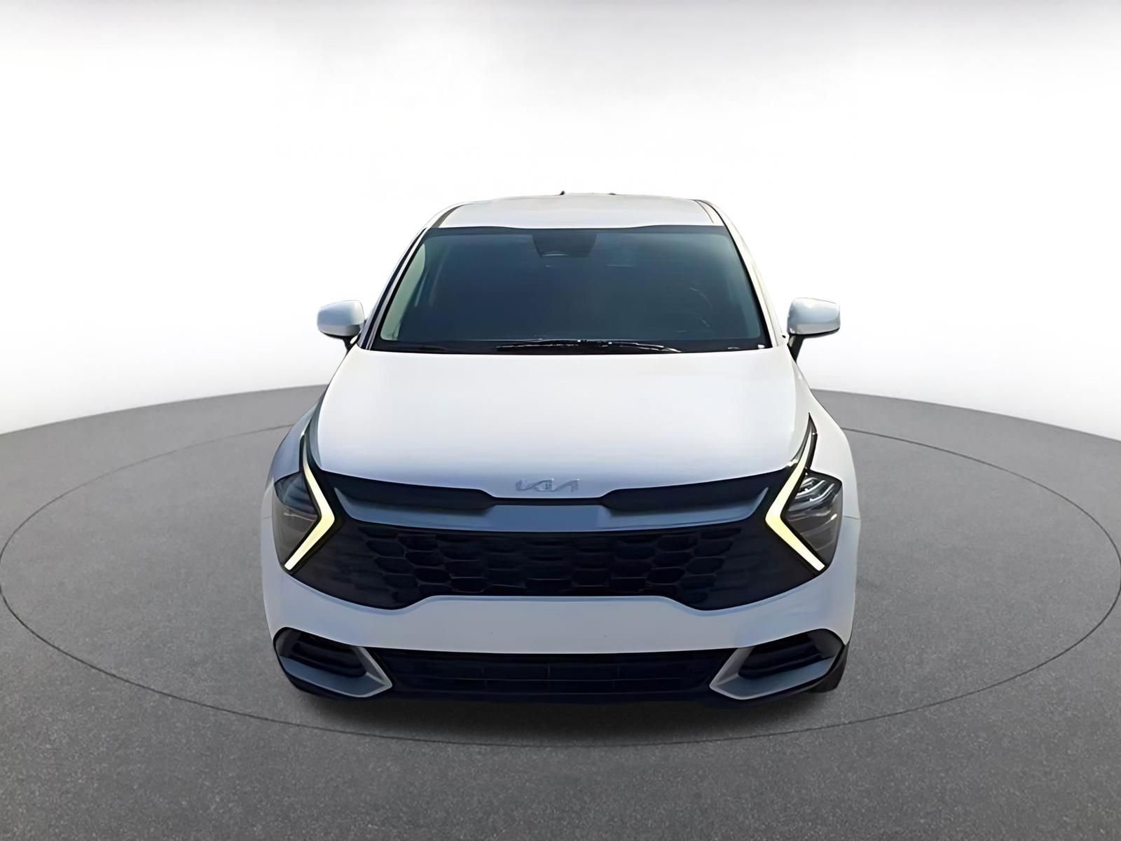 Used 2025 Kia Sportage LX image 4