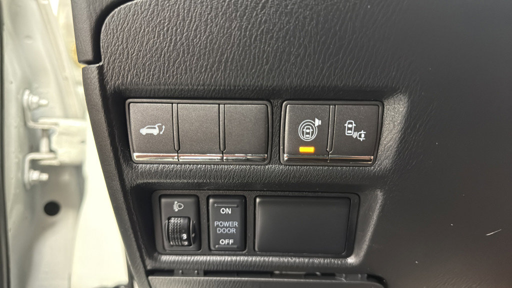 Used 2016 INFINITI QX80 4WD w/ Signature Edition Package image 22