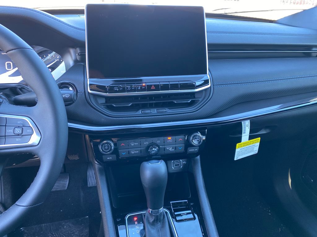 New 2026 Jeep Compass Latitude w/ Sun and Sound Group image 18