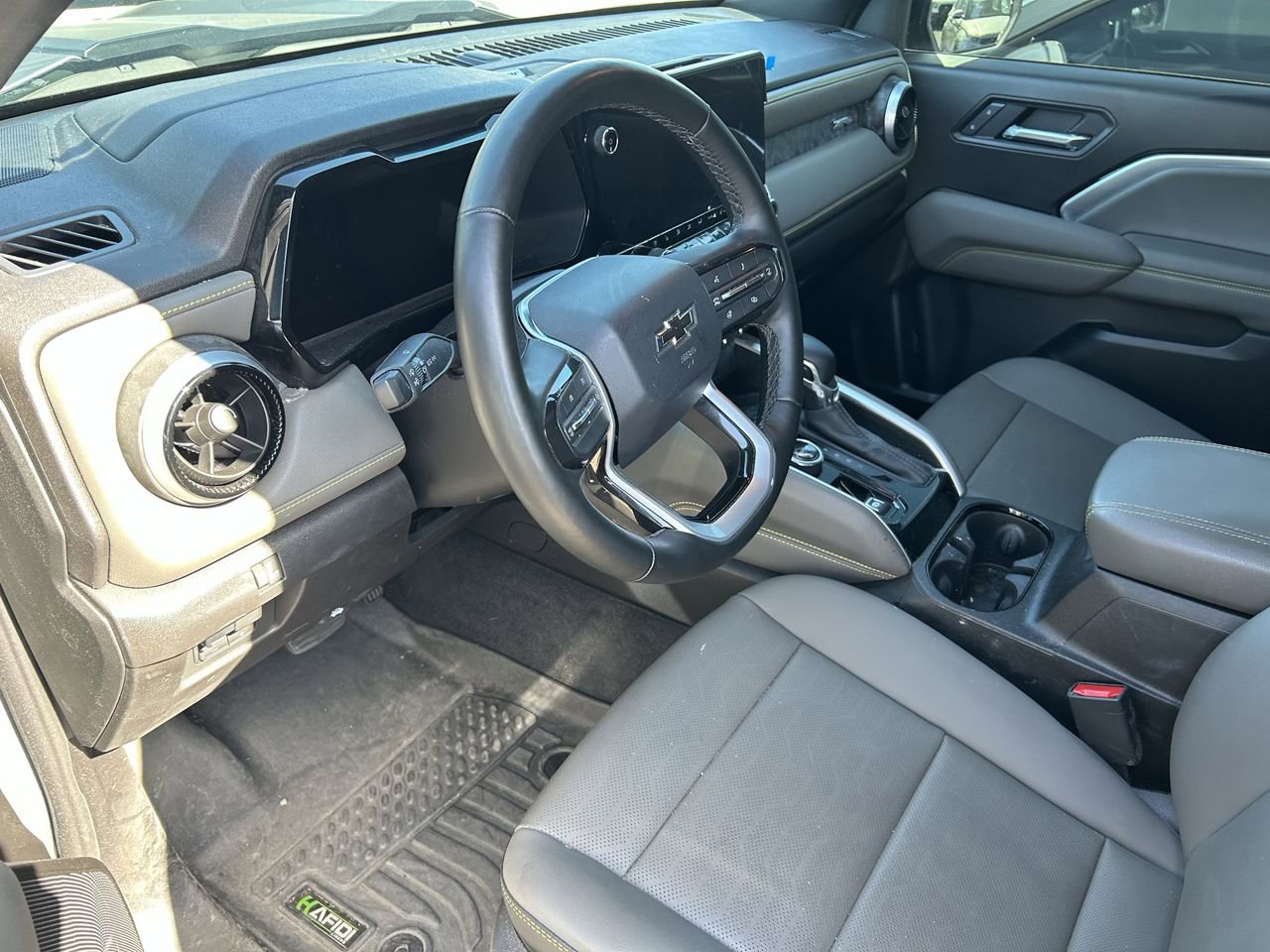 Used 2026 Chevrolet Colorado ZR2 w/ Technology Package AWD/4WD image 13