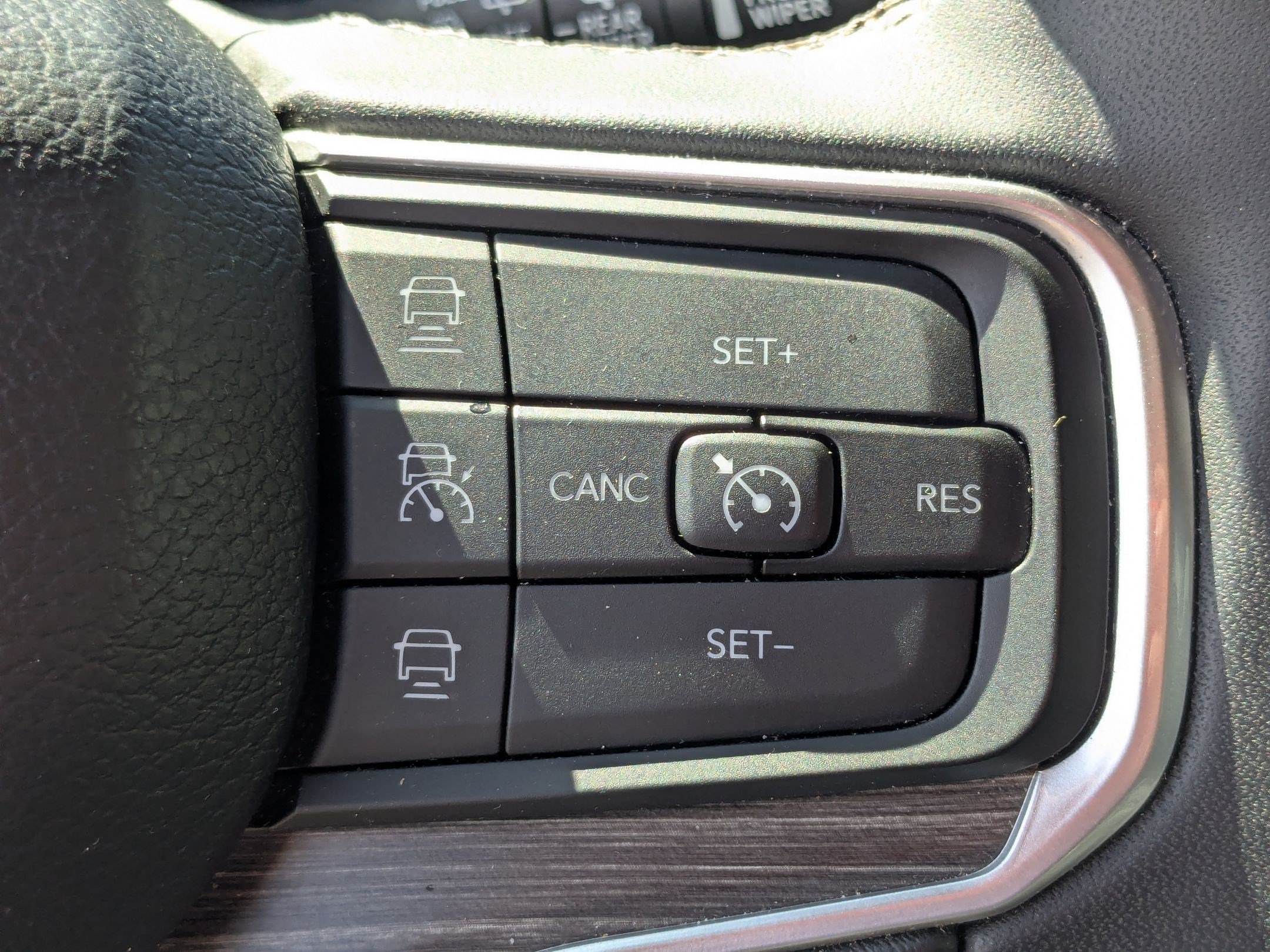 Used 2024 Jeep Wagoneer L Series II RWD image 17