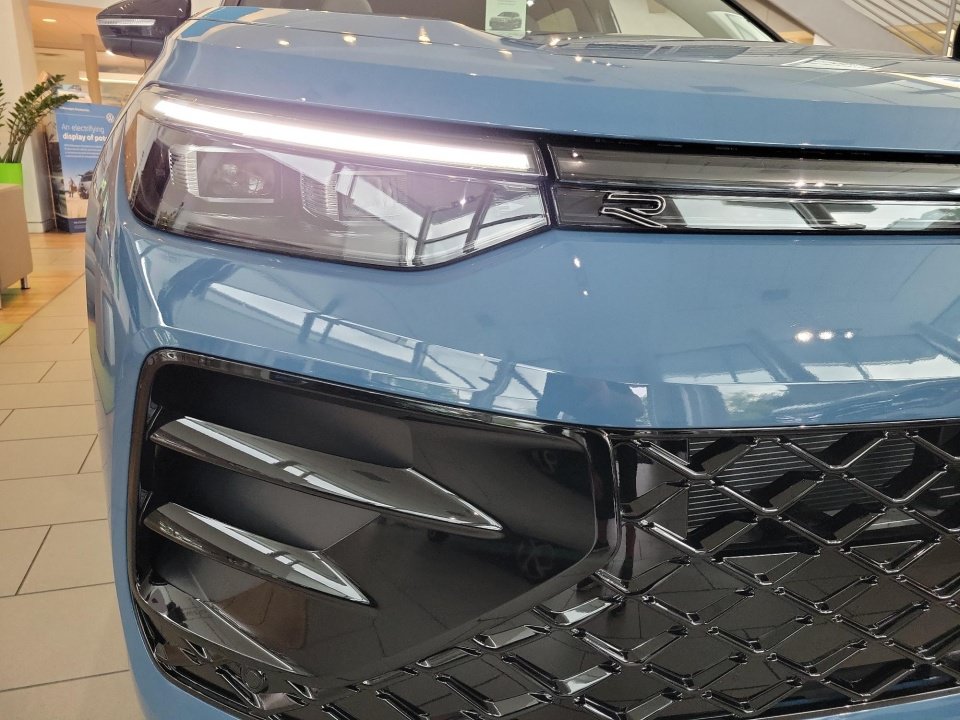 New 2026 Volkswagen Tiguan SE R-Line AWD/4WD image 24