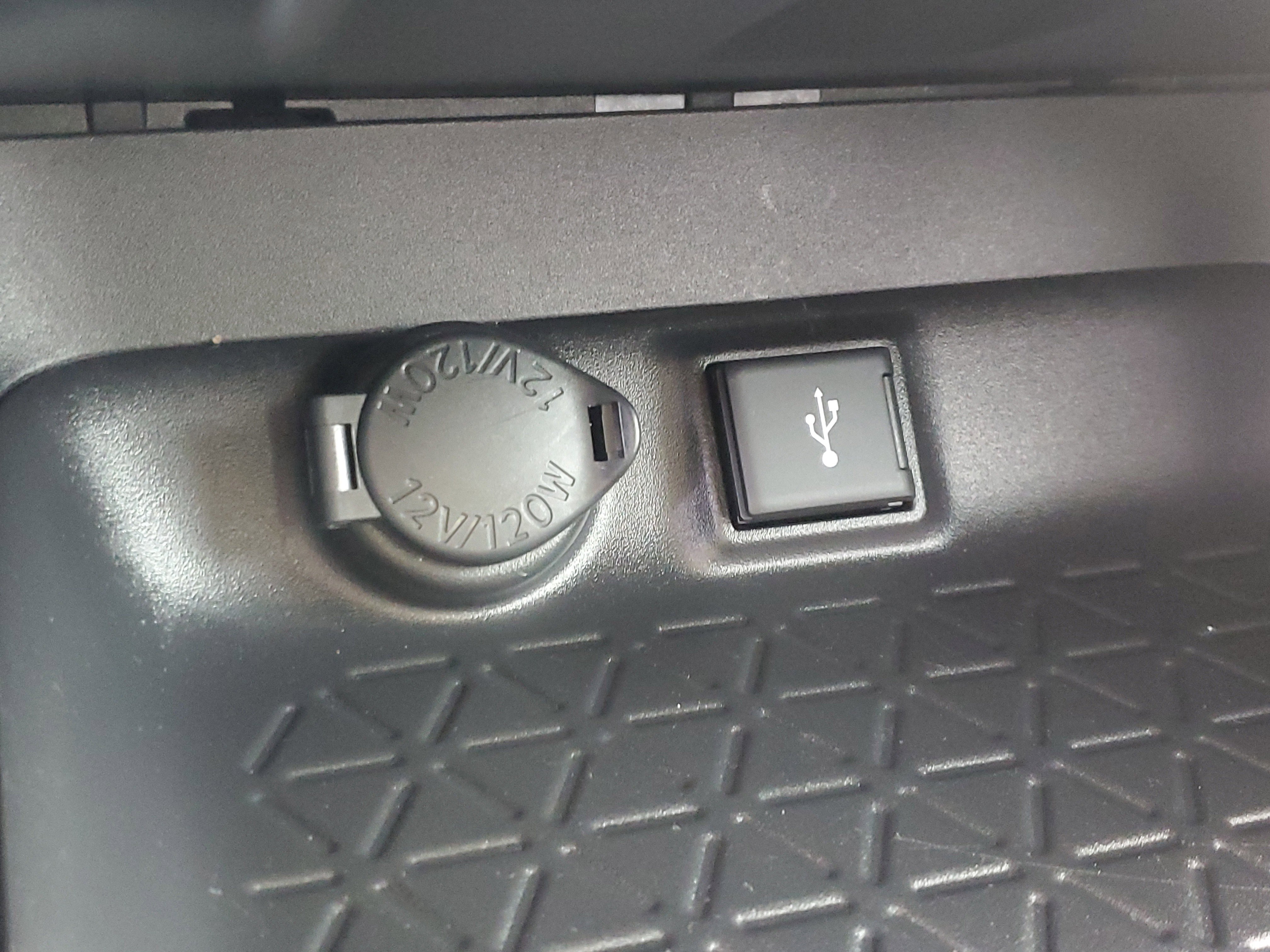 Used 2022 Toyota RAV4 XLE image 22