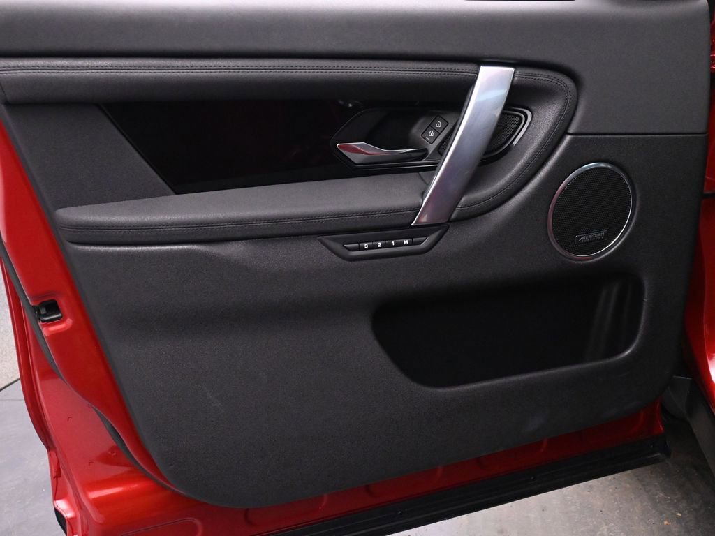 Used 2022 Land Rover Discovery Sport SE image 13