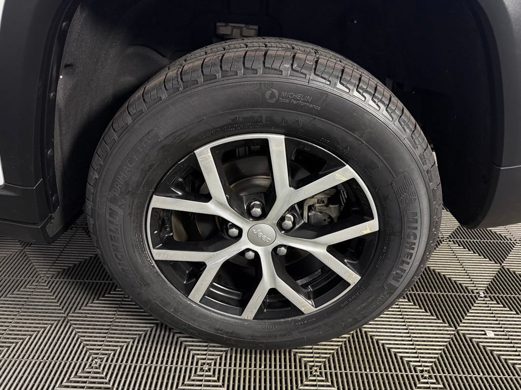 Certified 2024 Jeep Grand Cherokee Limited RWD image 11