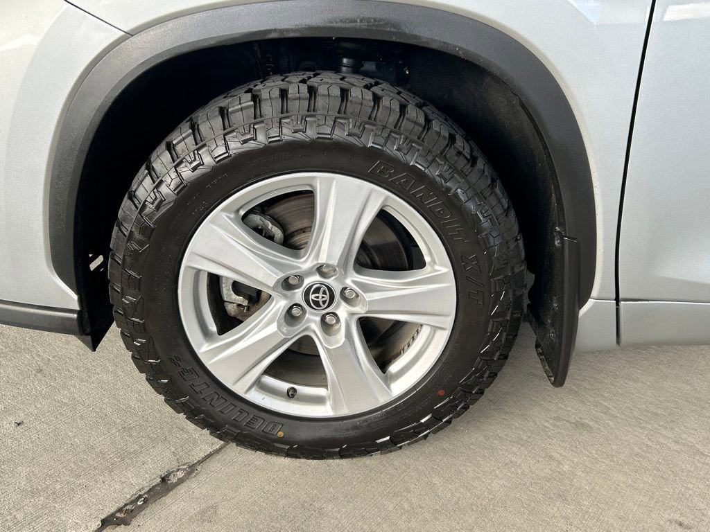 Used 2023 Toyota Highlander LE image 23
