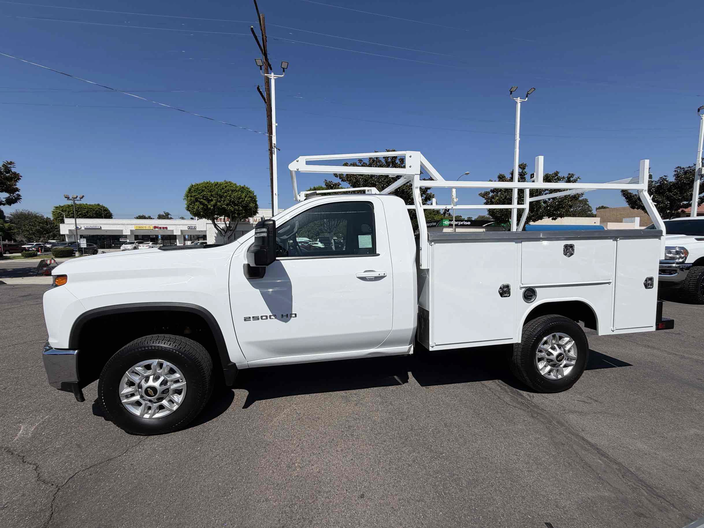 Used 2022 Chevrolet Silverado 2500 LT w/ Convenience Package RWD image 2