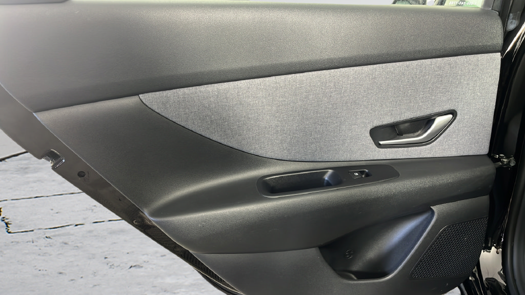 Used 2024 Hyundai Elantra Limited FWD image 17