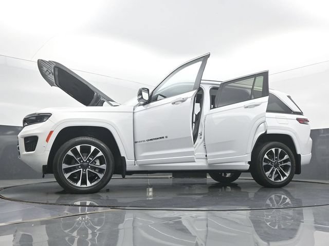 Used 2023 Jeep Grand Cherokee Overland AWD/4WD image 59