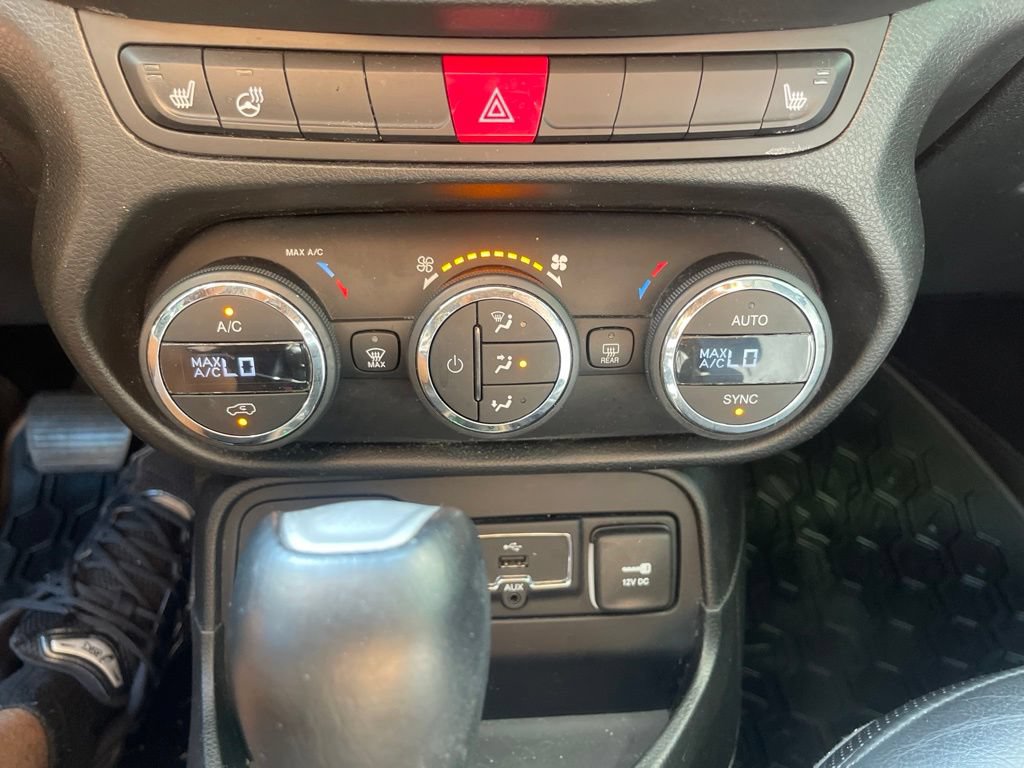 Used 2015 Jeep Renegade Limited AWD/4WD image 23