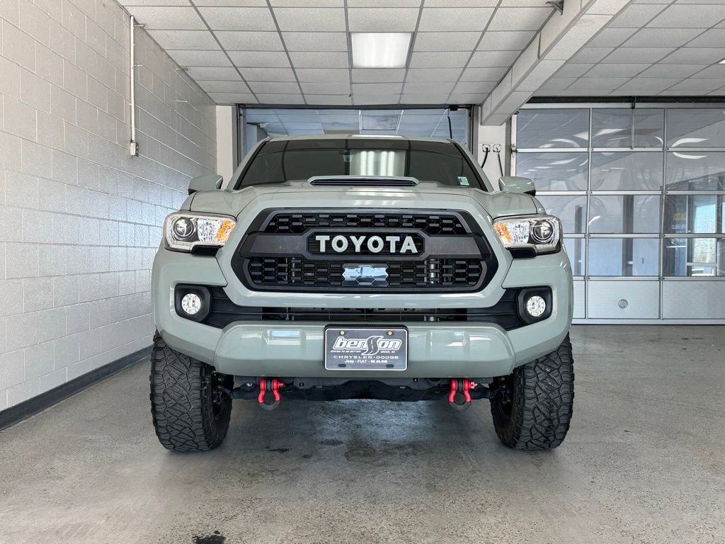 Used 2022 Toyota Tacoma TRD Sport w/ Technology Package image 3