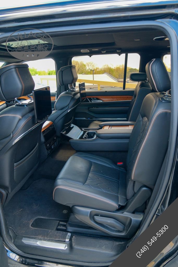 Used 2022 Jeep Grand Wagoneer Series III w/ Rear Seat Video Group 1 AWD/4WD image 14