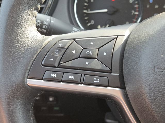 Used 2020 Nissan Rogue SV image 10