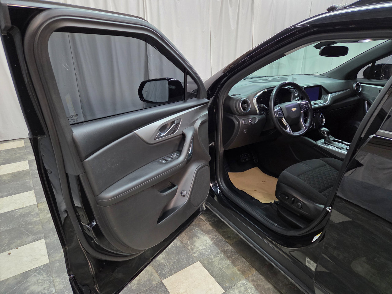 Used 2019 Chevrolet Blazer LT image 11