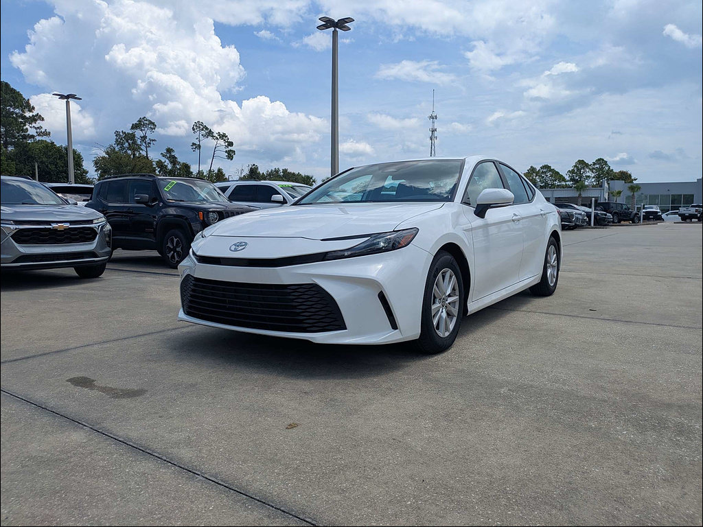 Used 2025 Toyota Camry LE FWD image 7
