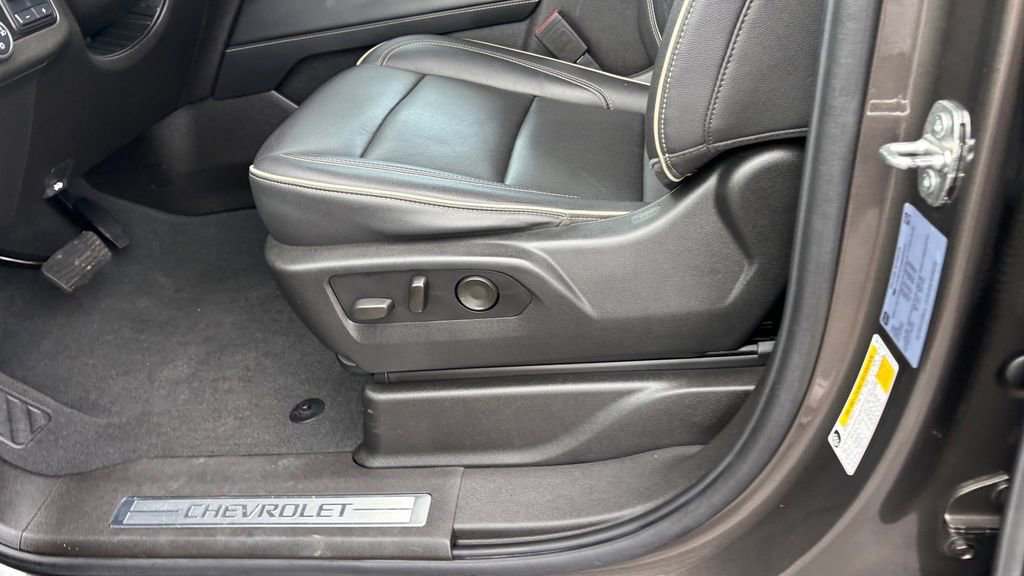 Used 2021 Chevrolet Suburban Premier w/ Premium Package AWD/4WD image 23