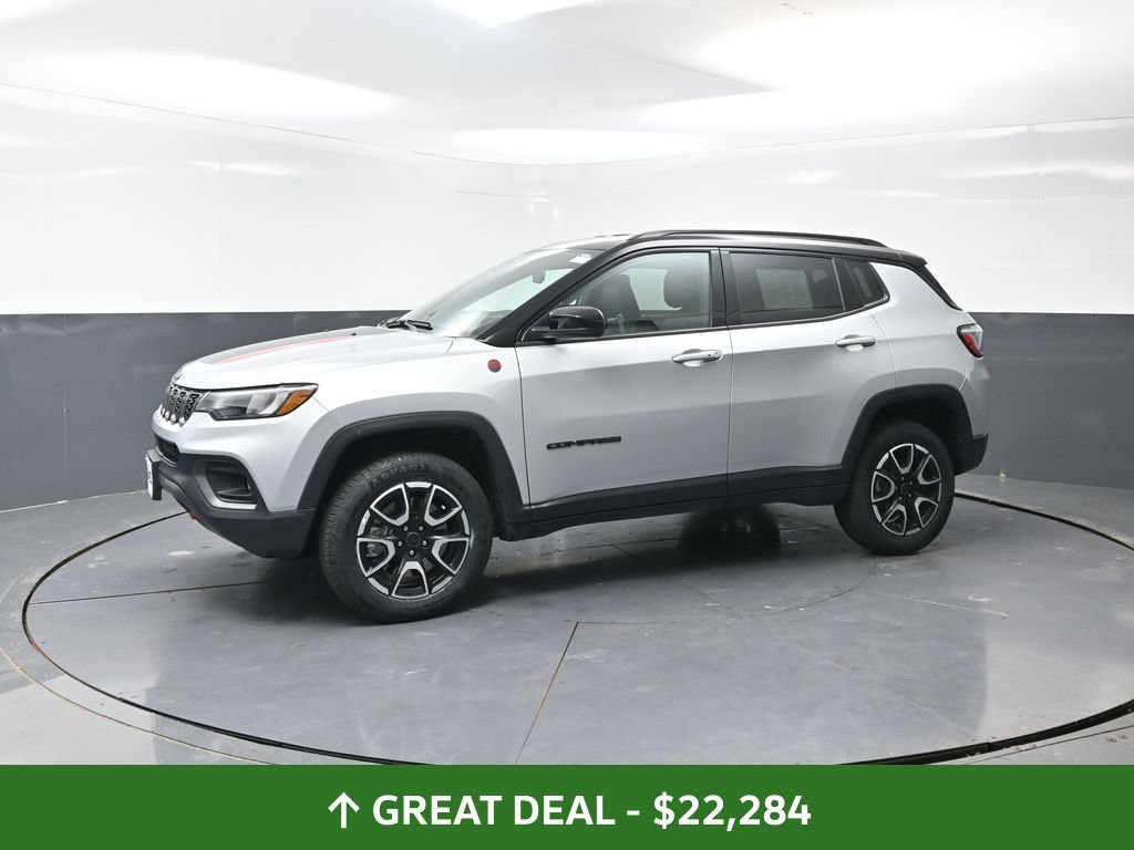 Used 2025 Jeep Compass Trailhawk AWD/4WD image 10