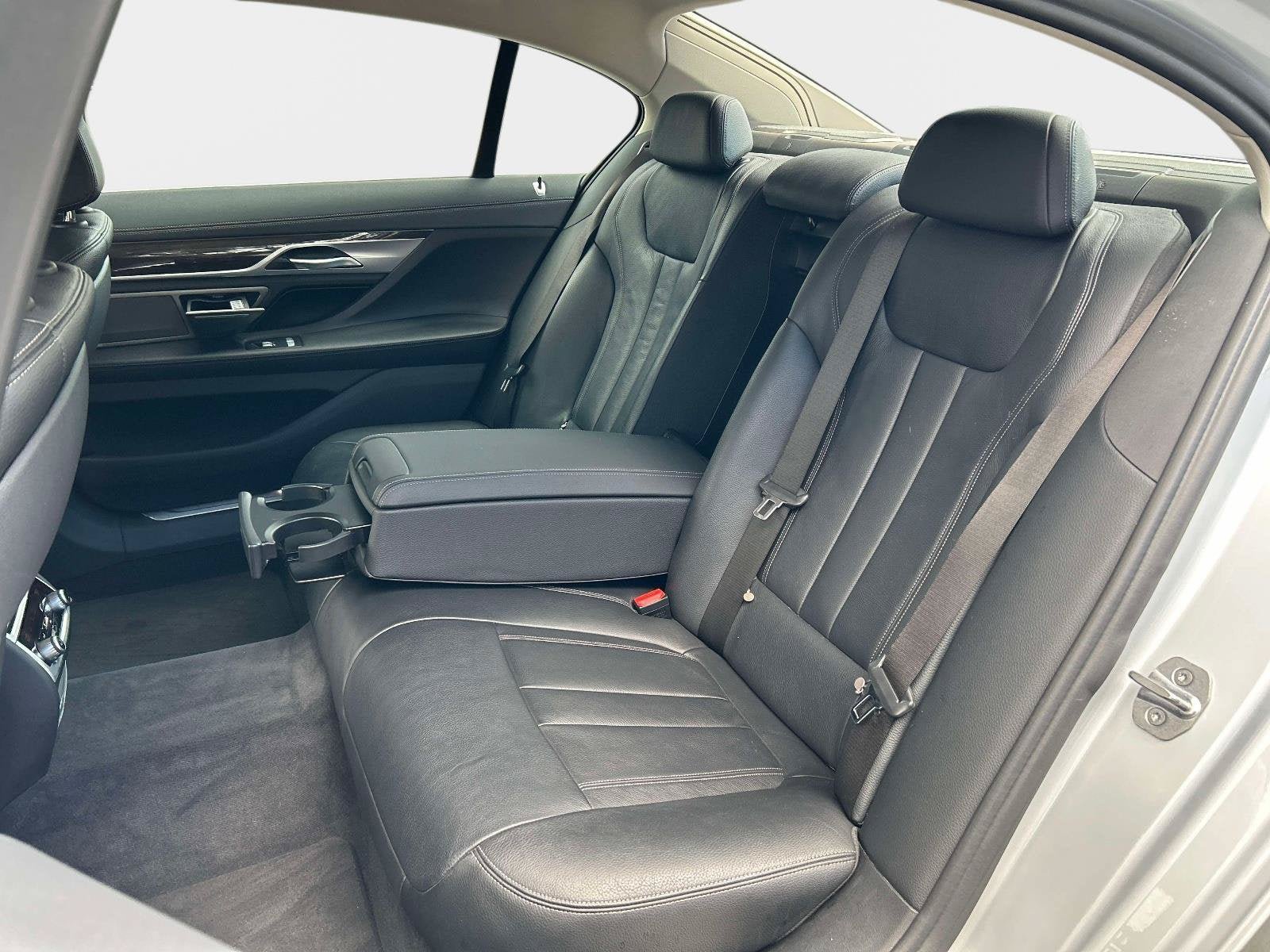 Used 2019 BMW 740i RWD image 16