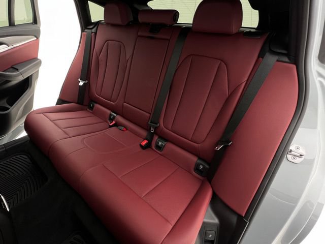 Certified 2025 BMW X4 M40i w/ Premium Package AWD/4WD image 17