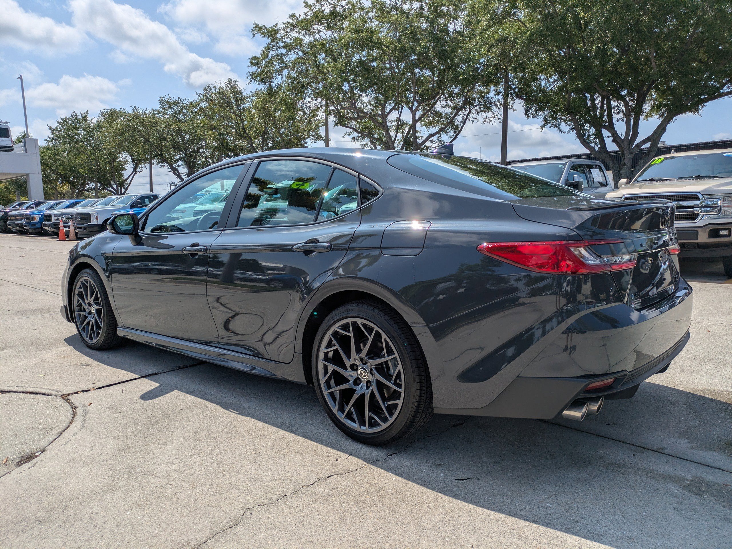 Used 2025 Toyota Camry SE FWD image 6