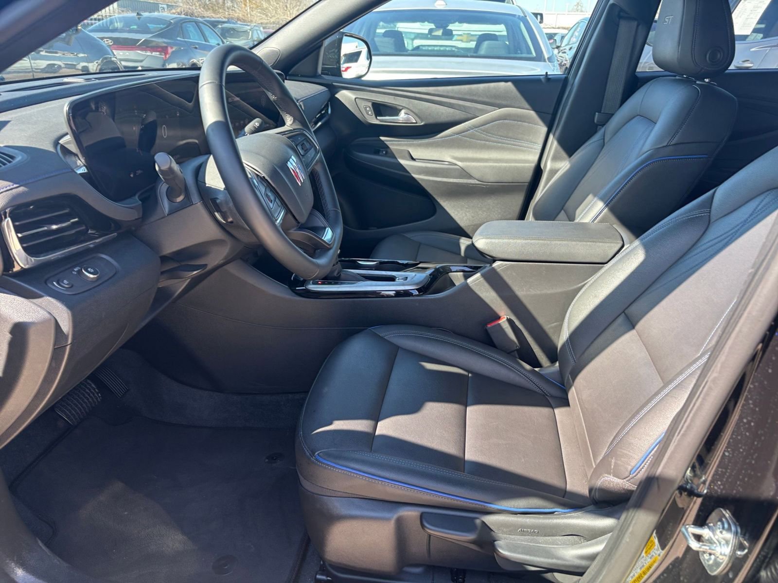 Used 2025 Buick Envista Sport Touring image 25