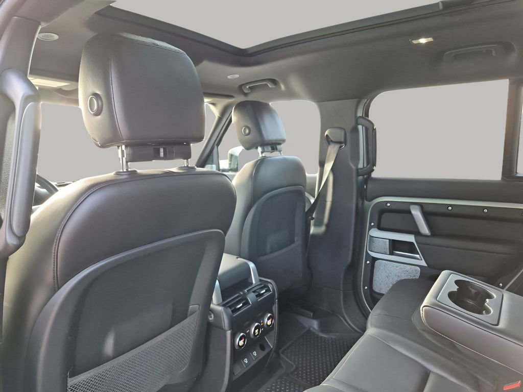 Used 2024 Land Rover Defender 130 X-Dynamic SE image 21