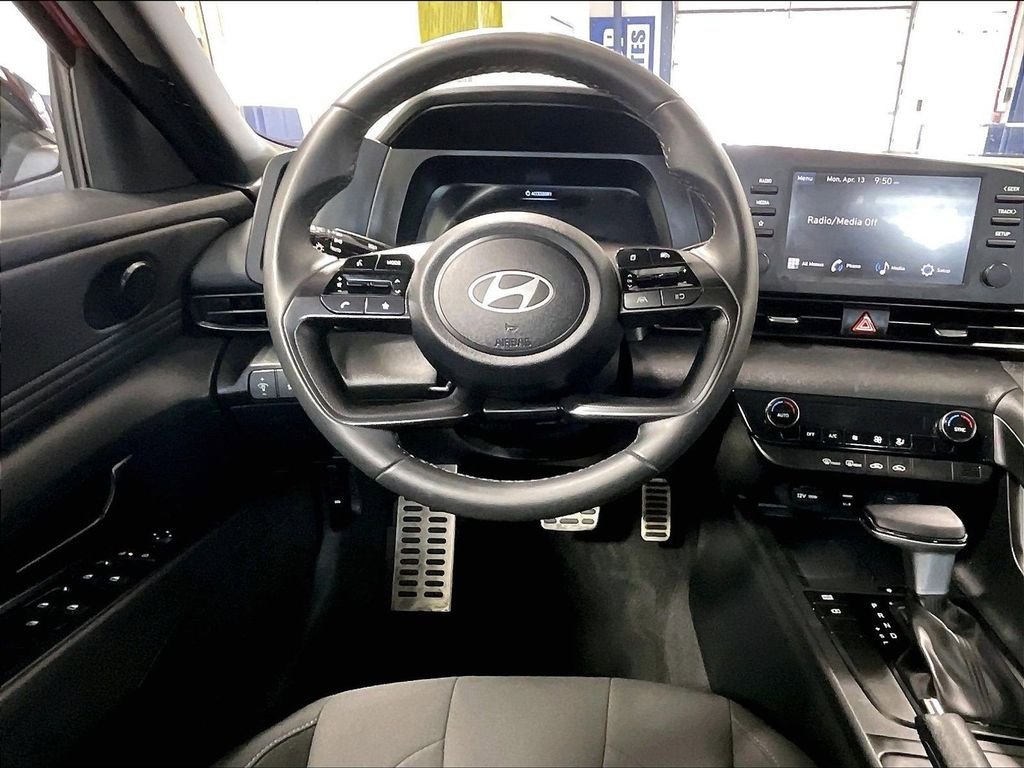 Certified 2025 Hyundai Elantra Sport FWD image 17