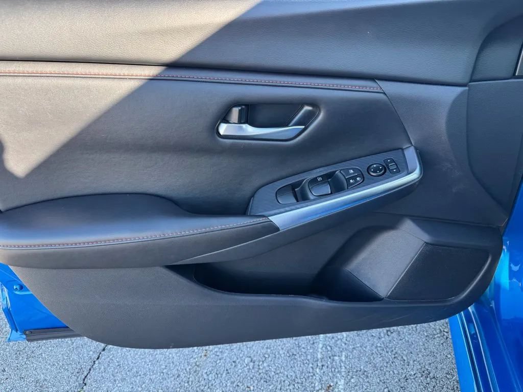 Used 2025 Nissan Sentra SR FWD image 11