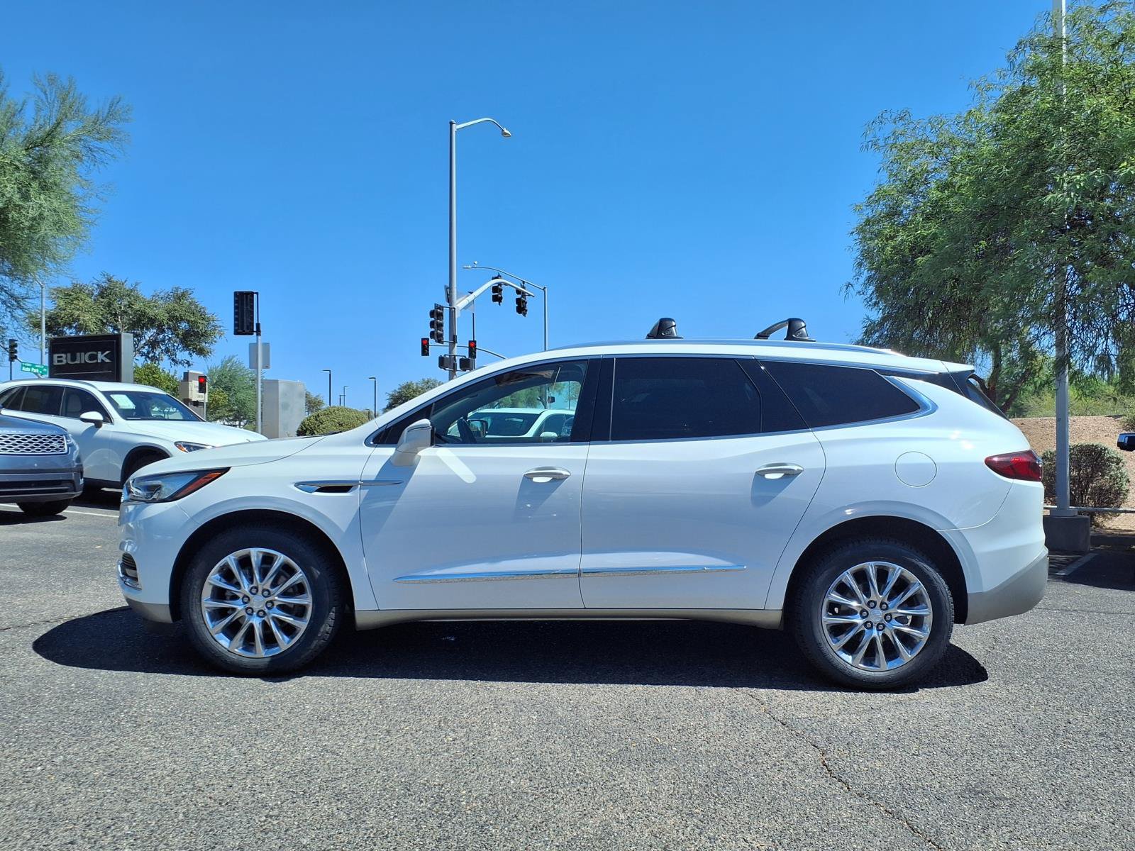 Used 2021 Buick Enclave Essence w/ Sound and Sites Package AWD/4WD image 9