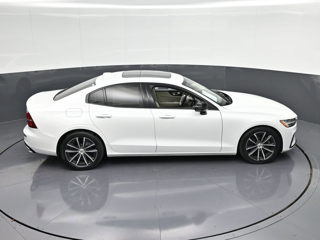 Used 2021 Volvo S60 T5 Momentum w/ Premium Package image 25
