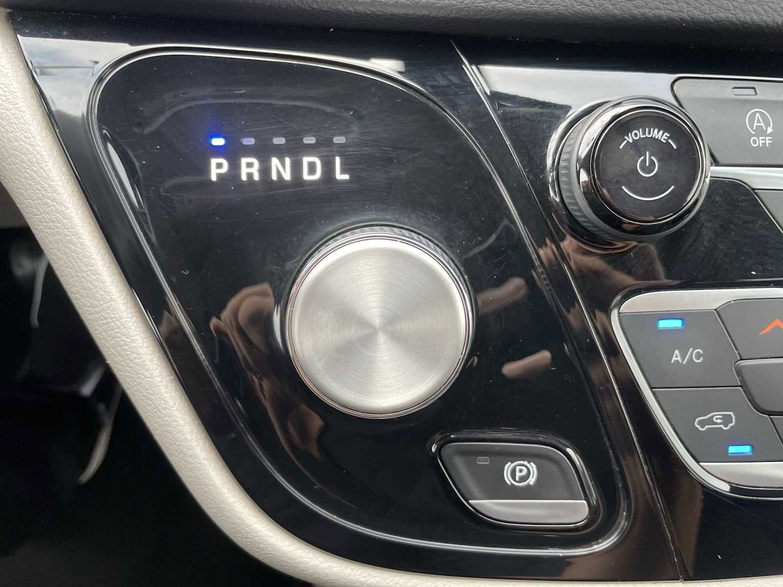 Used 2022 Chrysler Voyager LX image 20