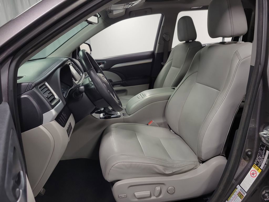 Used 2014 Toyota Highlander XLE AWD/4WD image 13