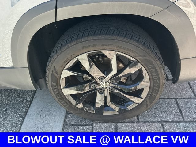 Certified 2023 Volkswagen Taos SE w/ Panoramic Sunroof Package FWD image 12