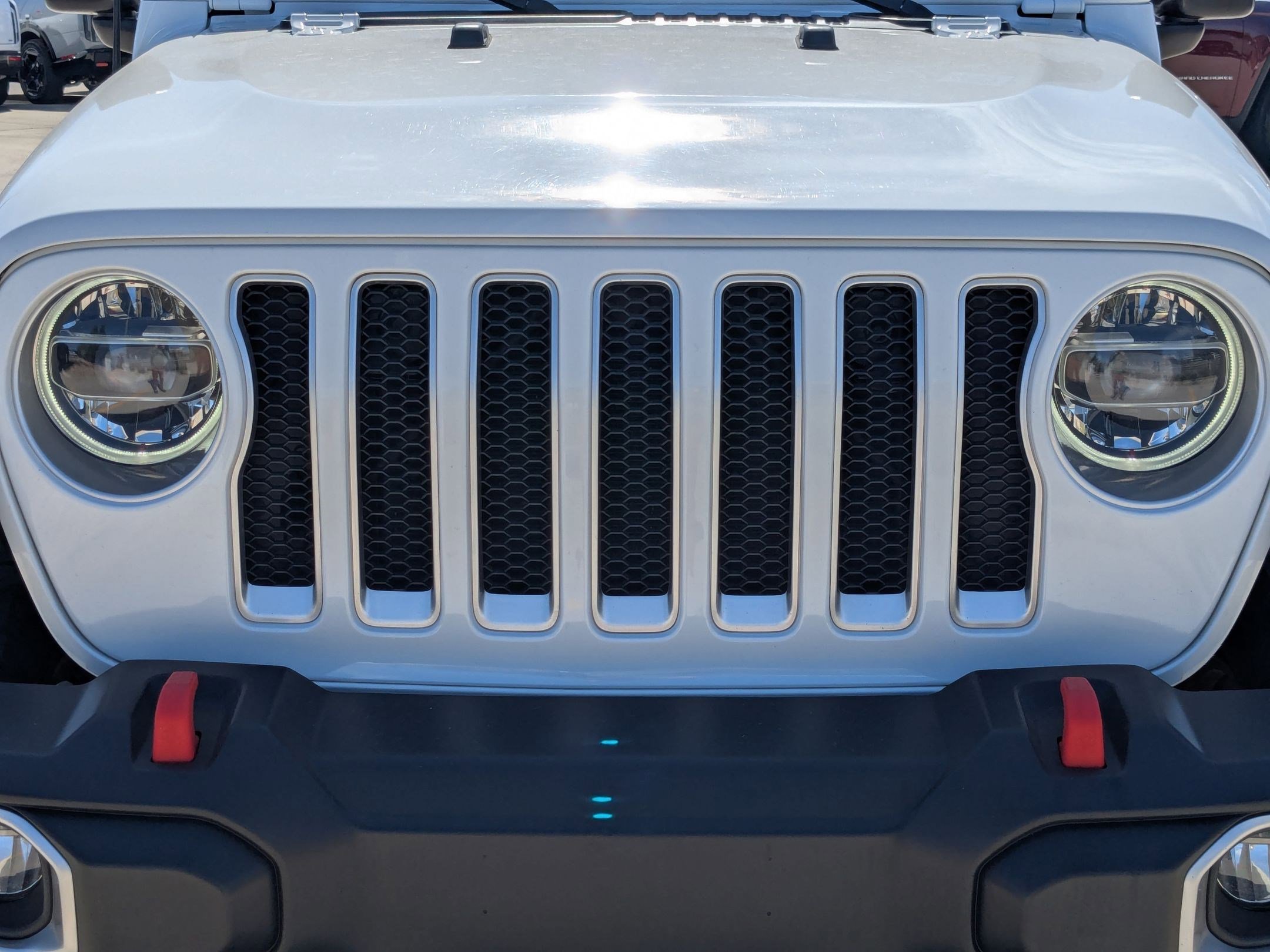 Used 2018 Jeep Wrangler Unlimited Sahara w/ Uconnect 4C Nav & Sound Group image 9