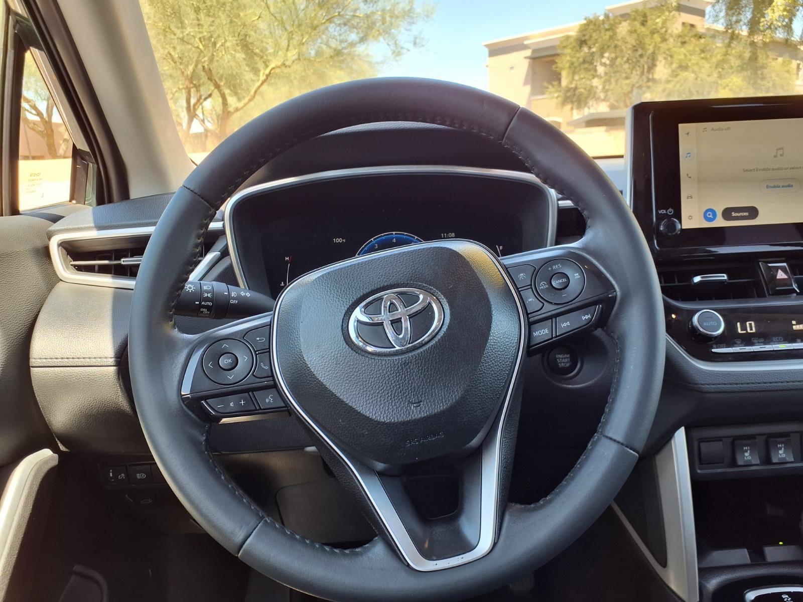 Used 2025 Toyota Corolla Cross XLE w/ Convenience Package FWD image 19