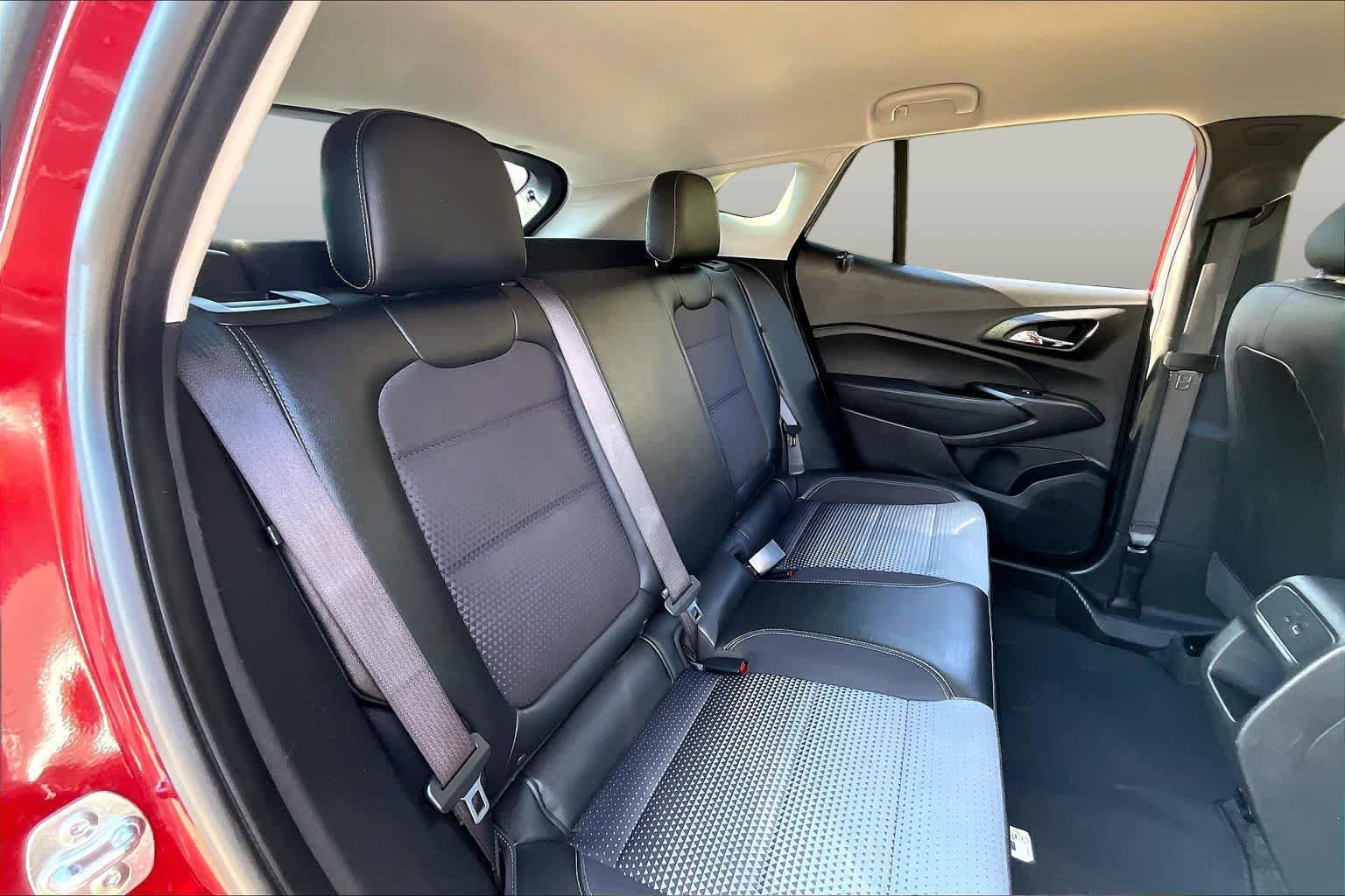 Used 2025 Chevrolet Trax LT w/ LT Convenience Package FWD image 19