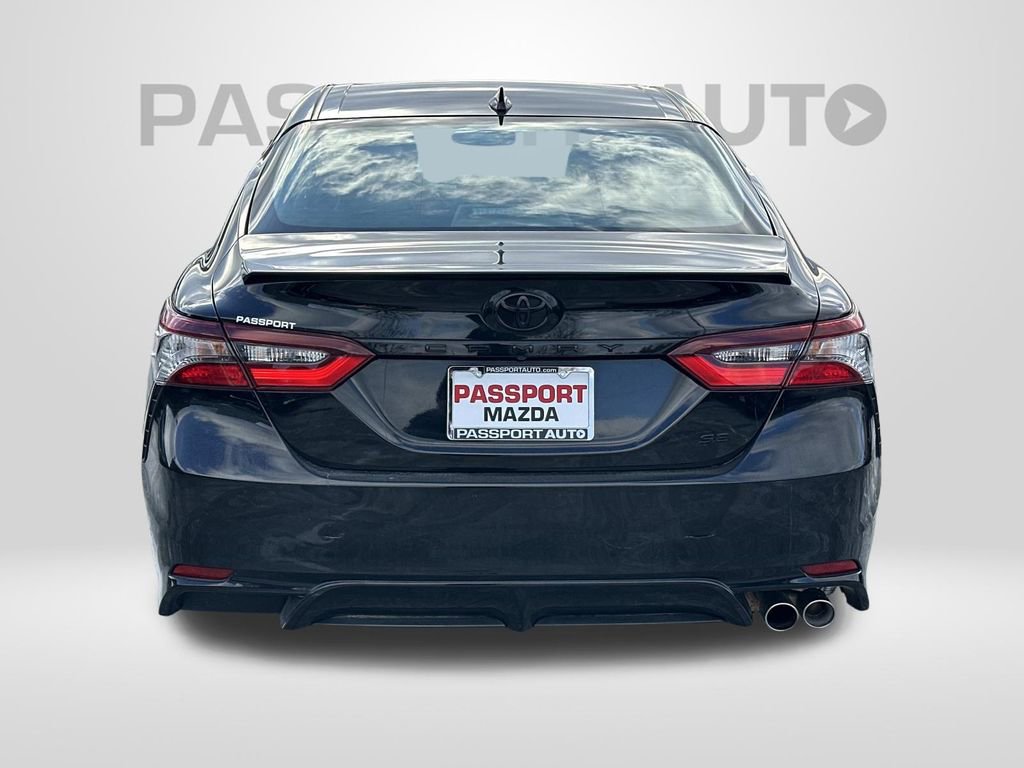 Used 2023 Toyota Camry SE image 3