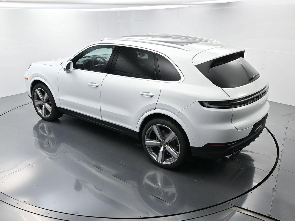 Certified 2025 Porsche Cayenne AWD/4WD image 33