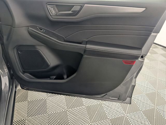 Used 2025 Ford Escape Active FWD image 31