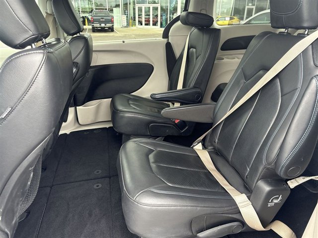 Used 2021 Chrysler Pacifica Touring-L AWD/4WD image 24