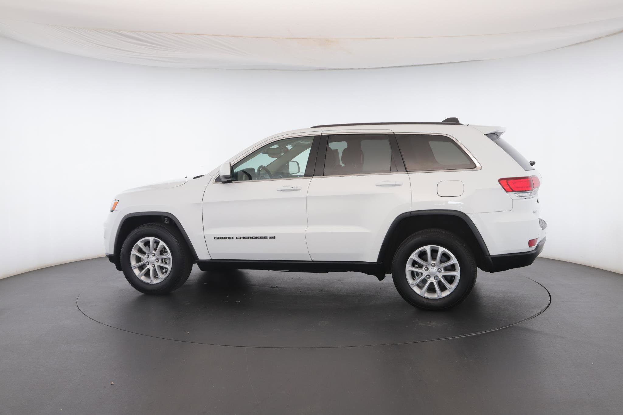 Used 2022 Jeep Grand Cherokee Laredo E image 19