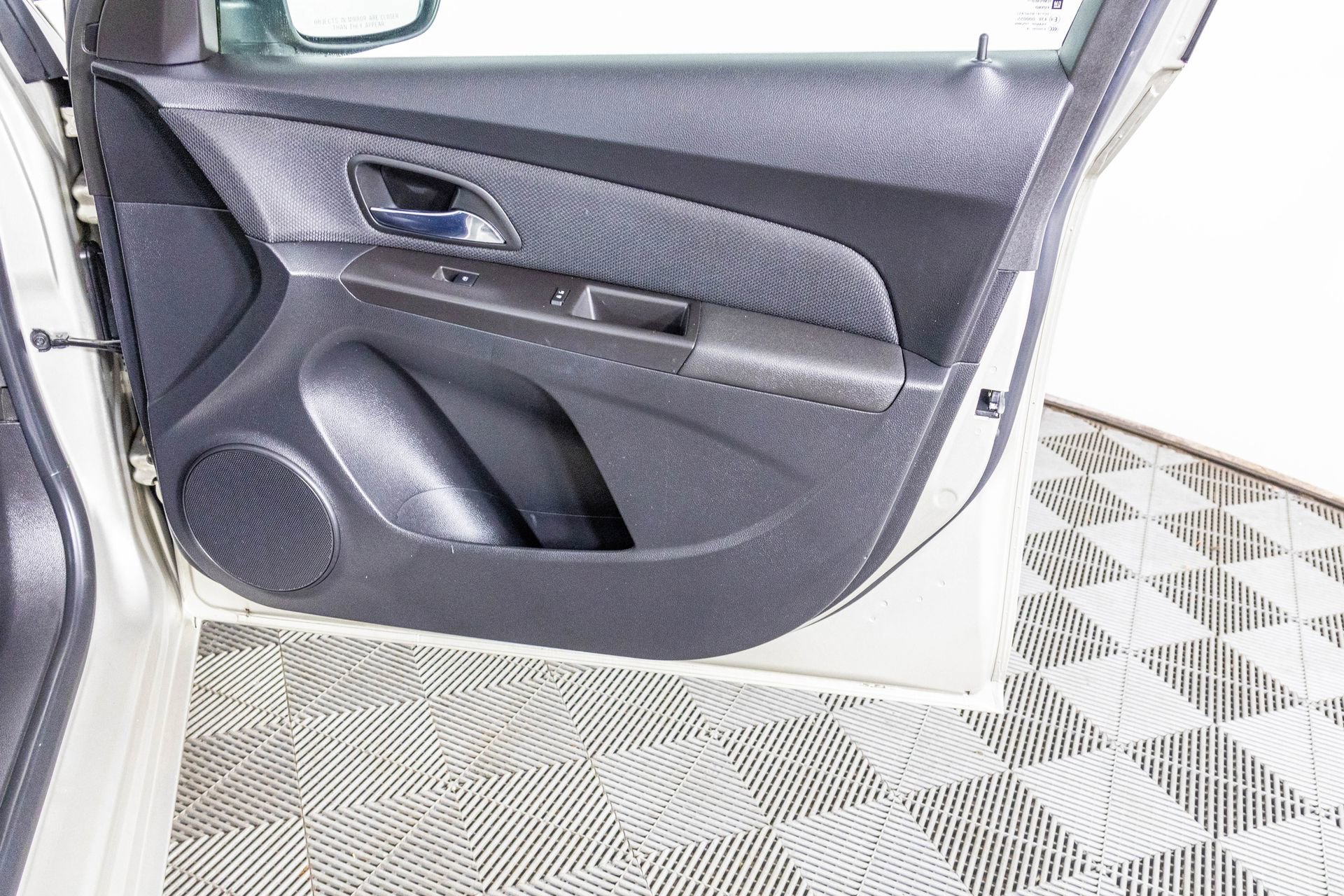 Used 2015 Chevrolet Cruze LT image 42