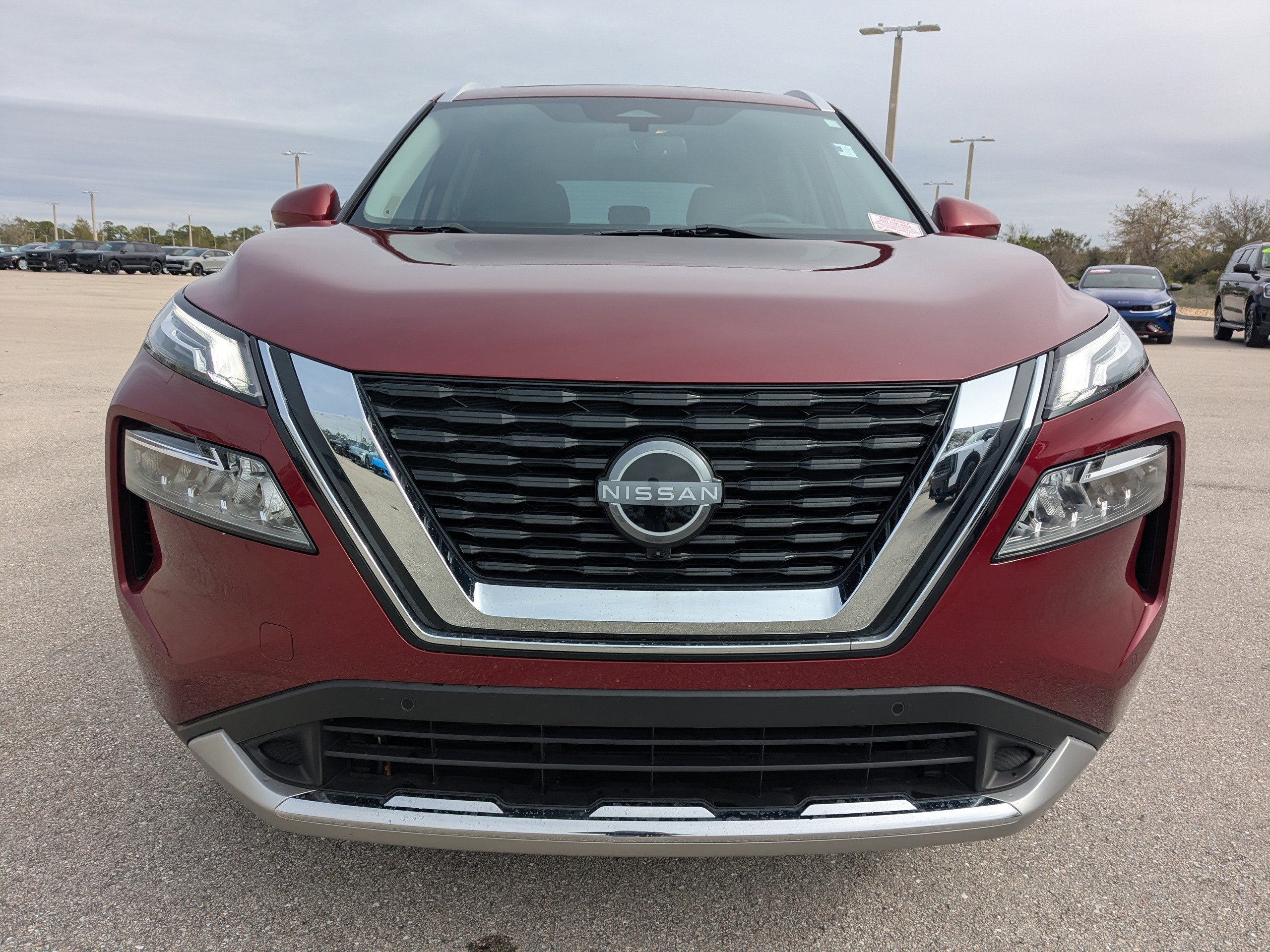 Used 2023 Nissan Rogue Platinum image 3