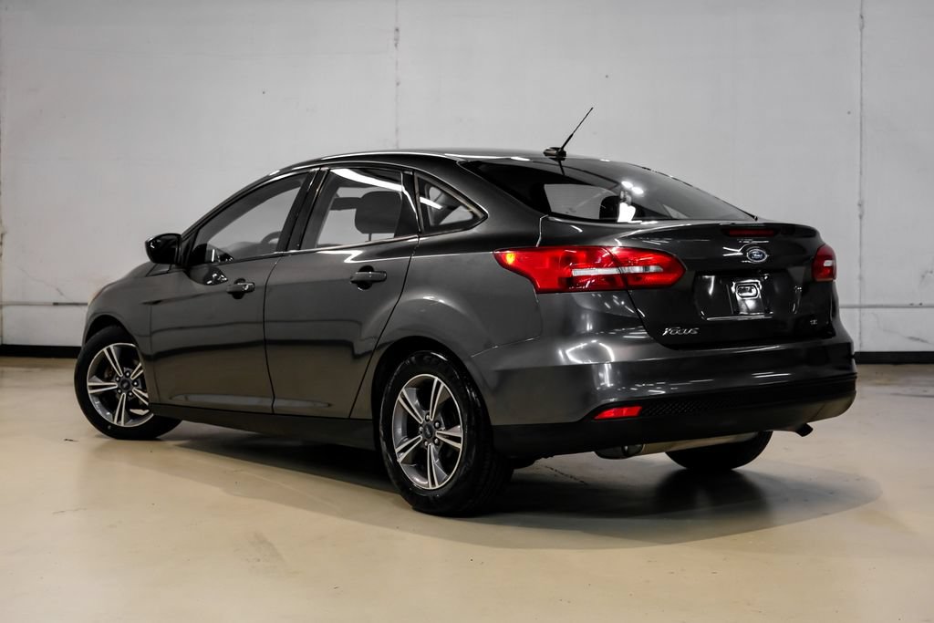 Used 2018 Ford Focus SE w/ SE Appearance Package FWD image 10
