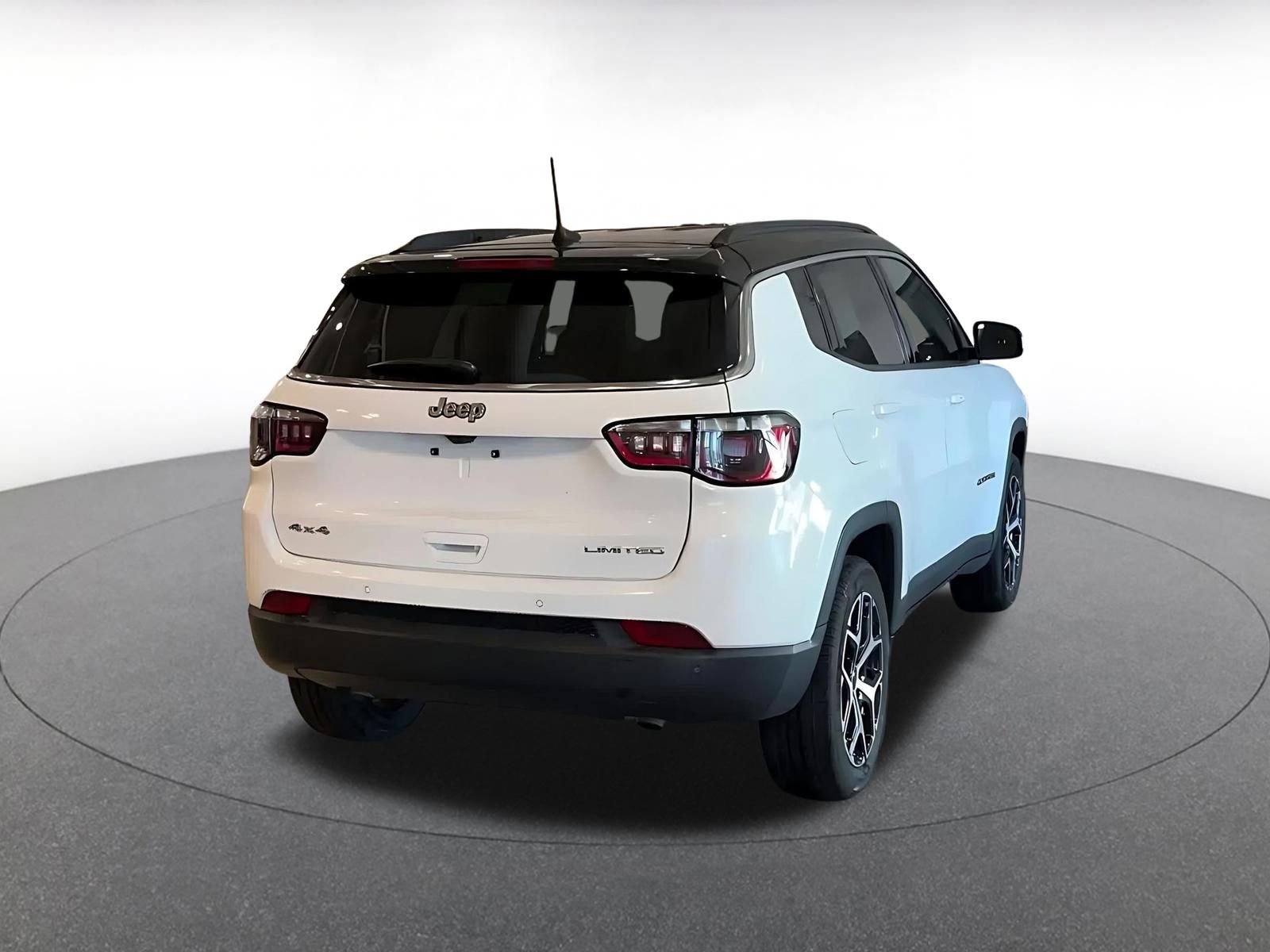 Used 2025 Jeep Compass Limited image 14