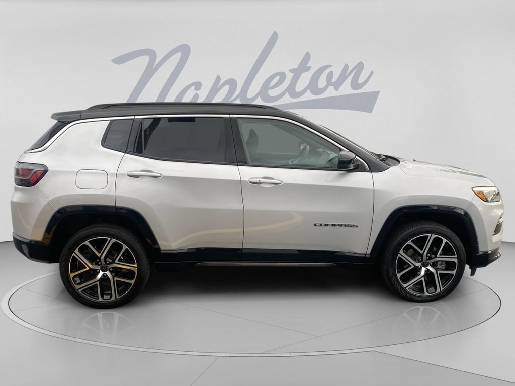 Used 2025 Jeep Compass Limited w/ Elite Group AWD/4WD image 9