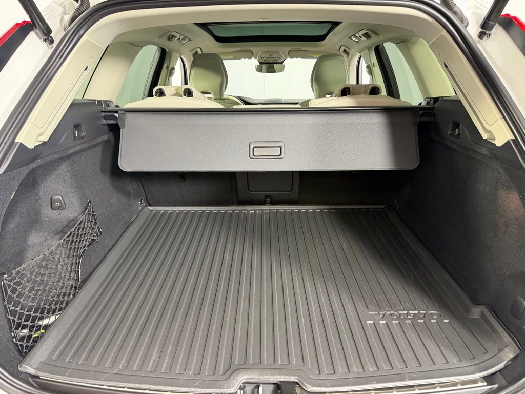 Used 2023 Volvo XC60 B5 Ultimate w/ Climate Package image 28
