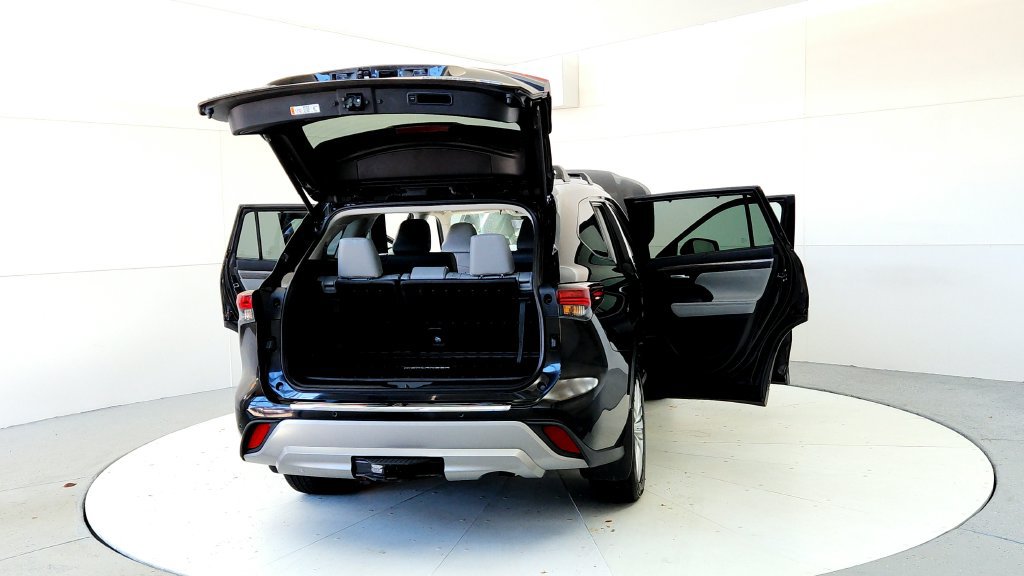Used 2025 Toyota Highlander Platinum AWD/4WD image 11