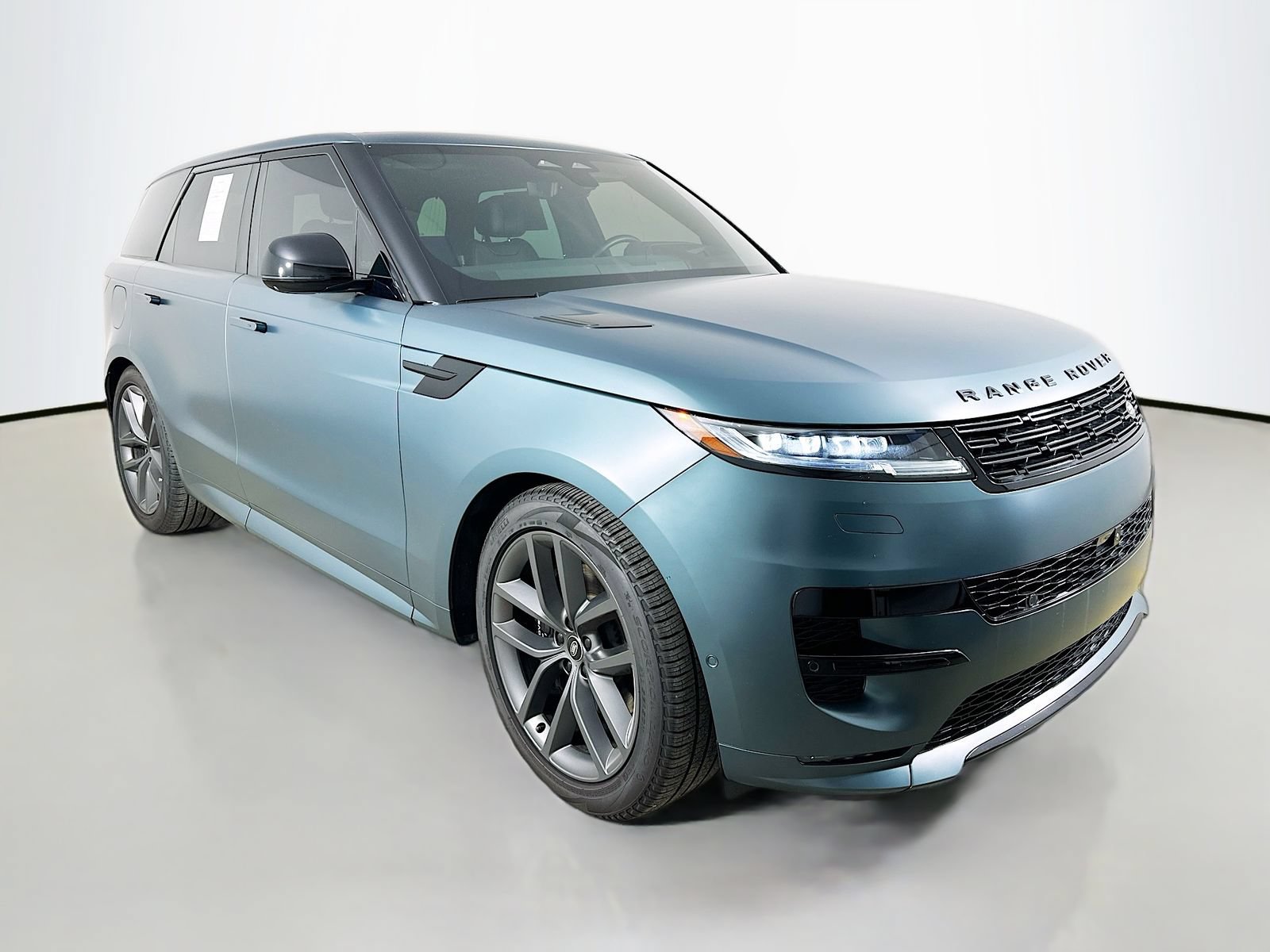 Used 2024 Land Rover Range Rover Sport Dynamic SE AWD/4WD image 3